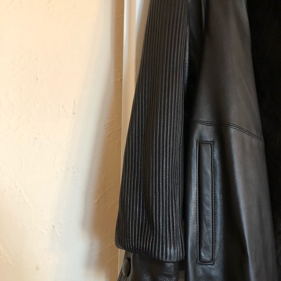 Full length leather coat with fur trim - Picture 2 of 9